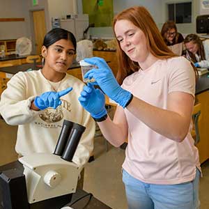 Biology lab at Hastings College.